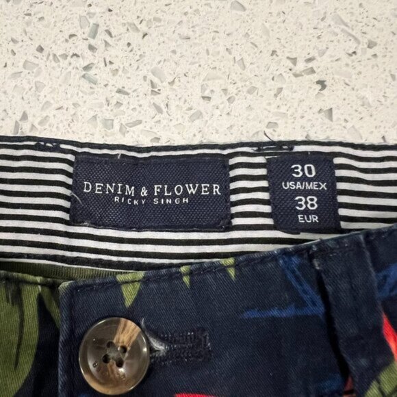 Like new DENIM FLOWER Navy Tropical Floral Chino Shorts Size 30 - Picture 5 of 14